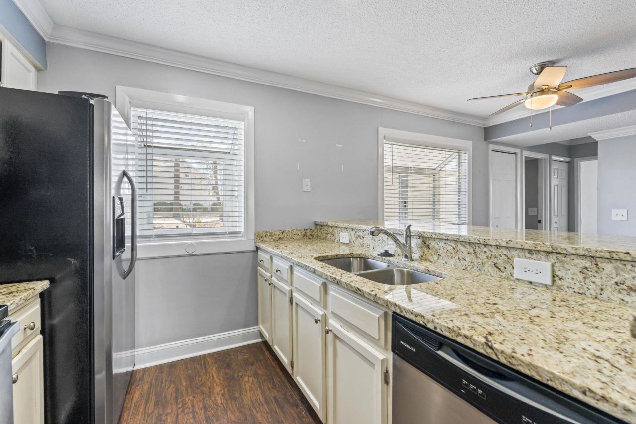 1025 Plantation Dr. W Photo 13