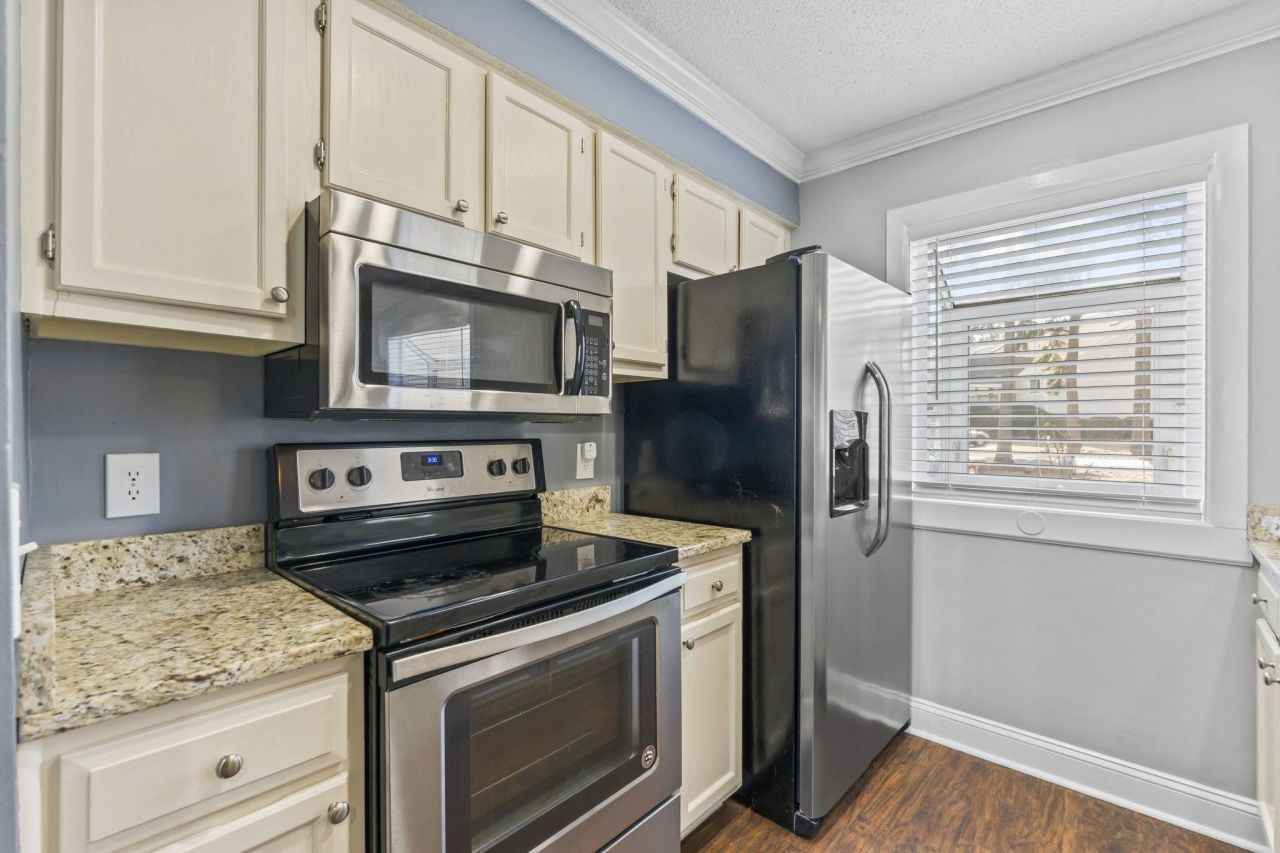 1025 Plantation Dr. W Photo 14