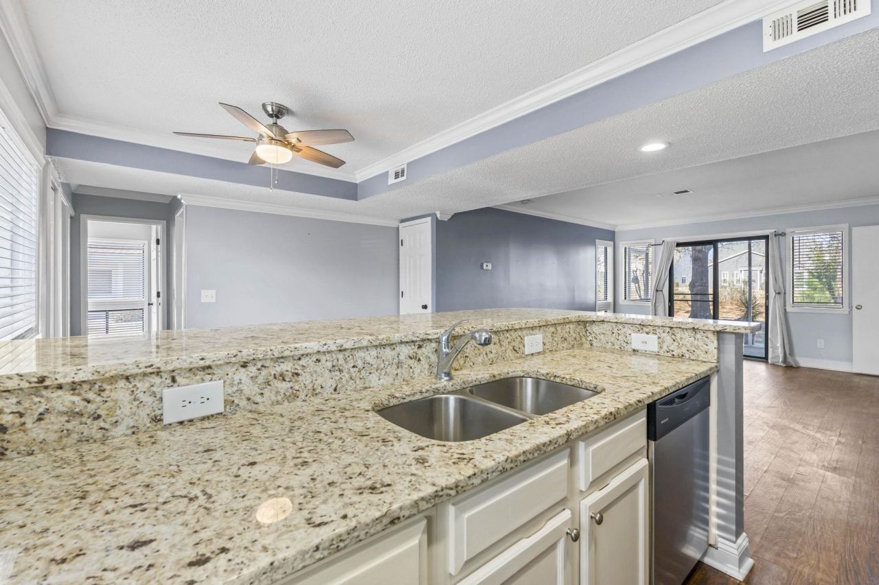 1025 Plantation Dr. W Photo 15