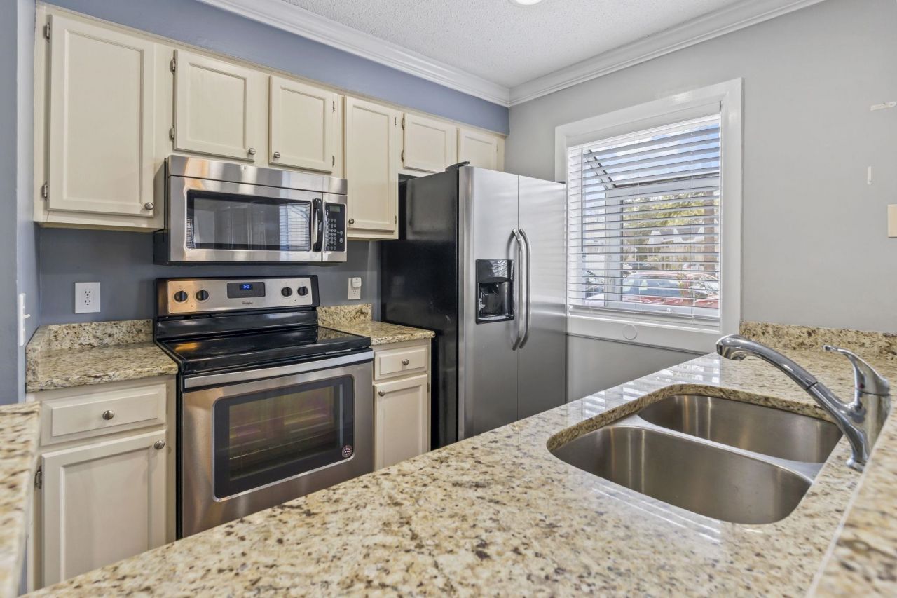 1025 Plantation Dr. W Photo 16