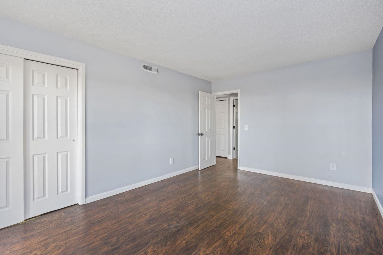 1025 Plantation Dr. W Photo 19