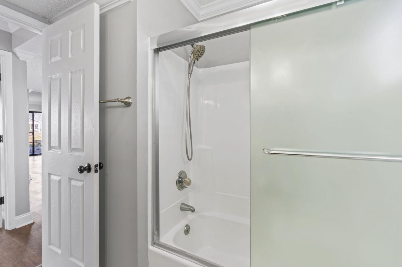 1025 Plantation Dr. W Photo 21