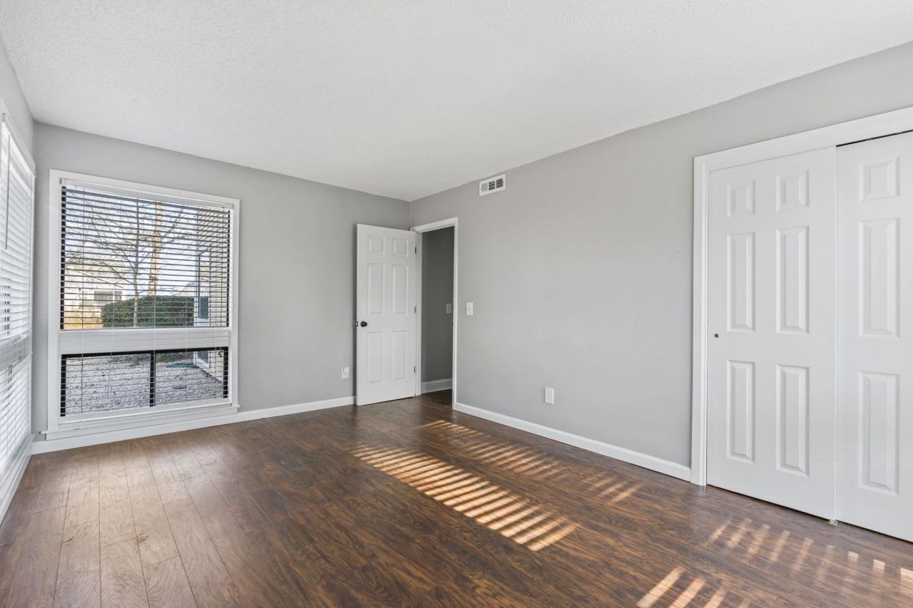 1025 Plantation Dr. W Photo 23