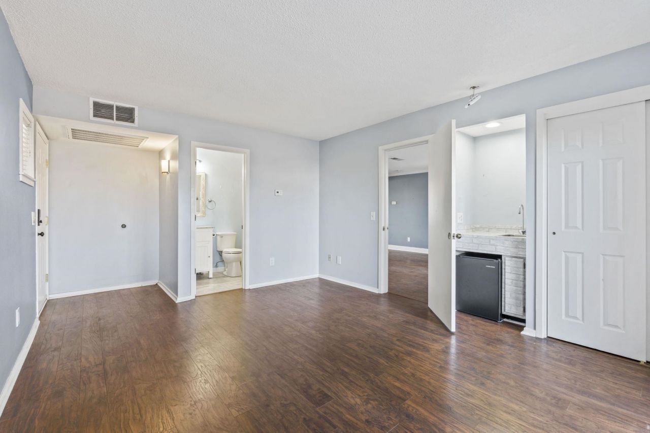 1025 Plantation Dr. W Photo 27