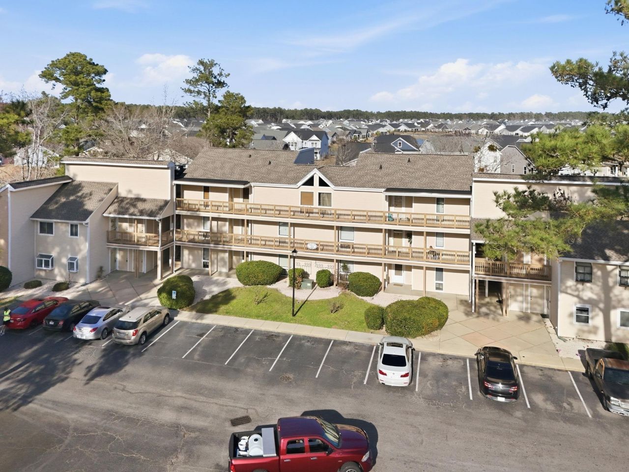 1025 Plantation Dr. W Photo 4