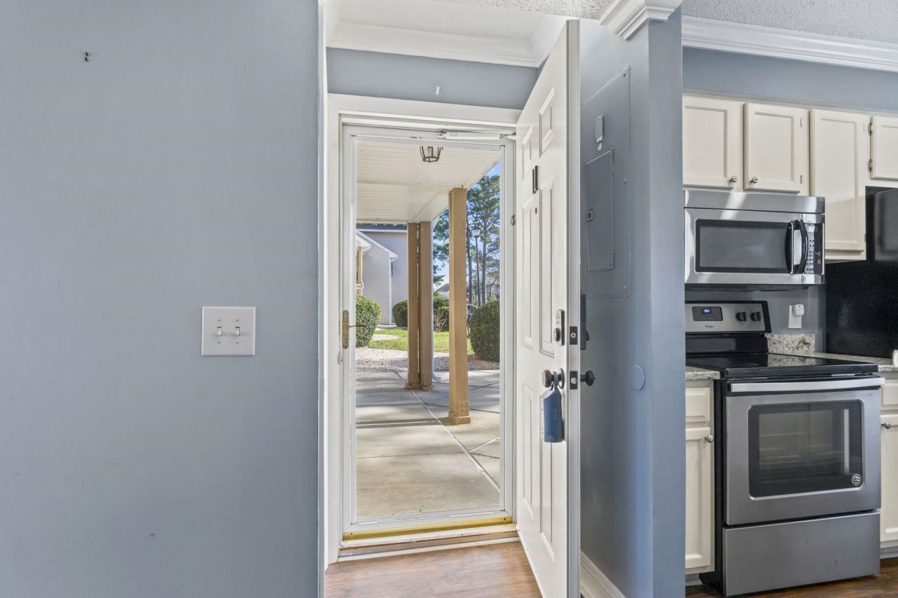 1025 Plantation Dr. W Photo 6