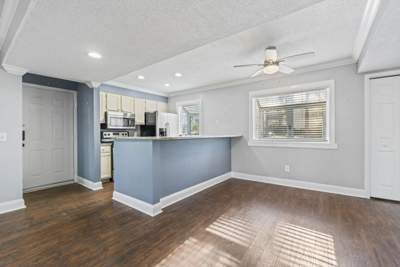 1025 Plantation Dr. W Photo 7