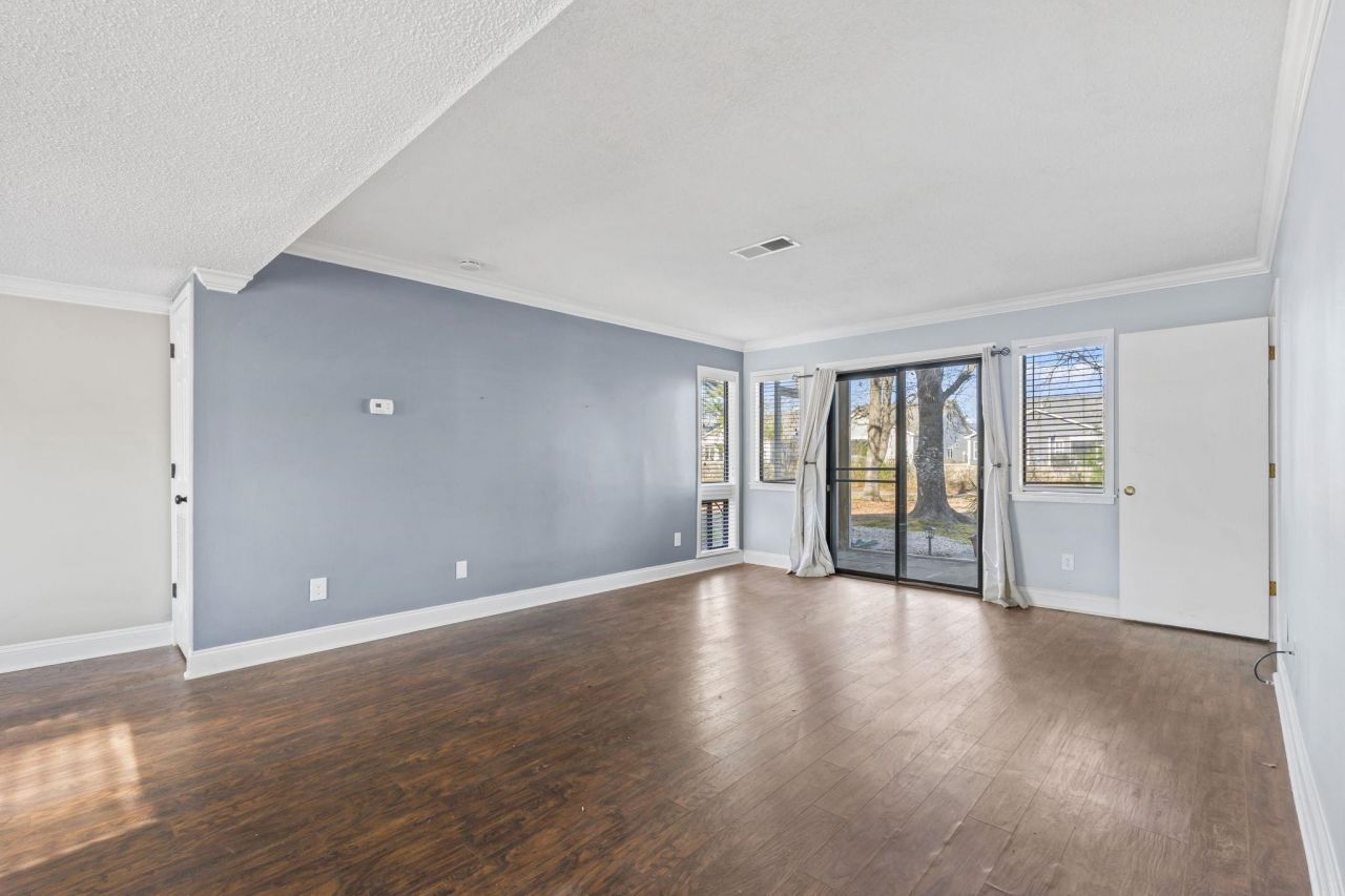 1025 Plantation Dr. W Photo 8