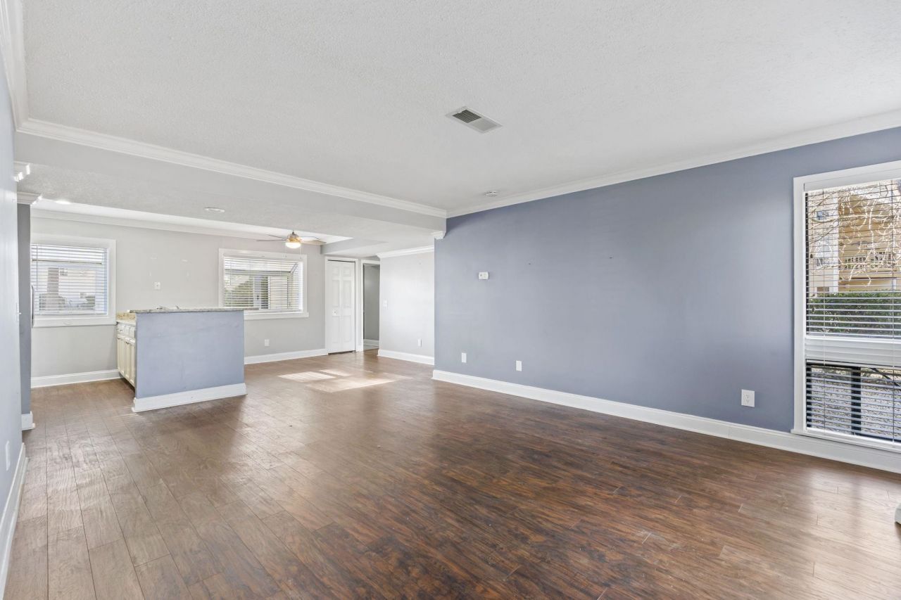 1025 Plantation Dr. W Photo 9