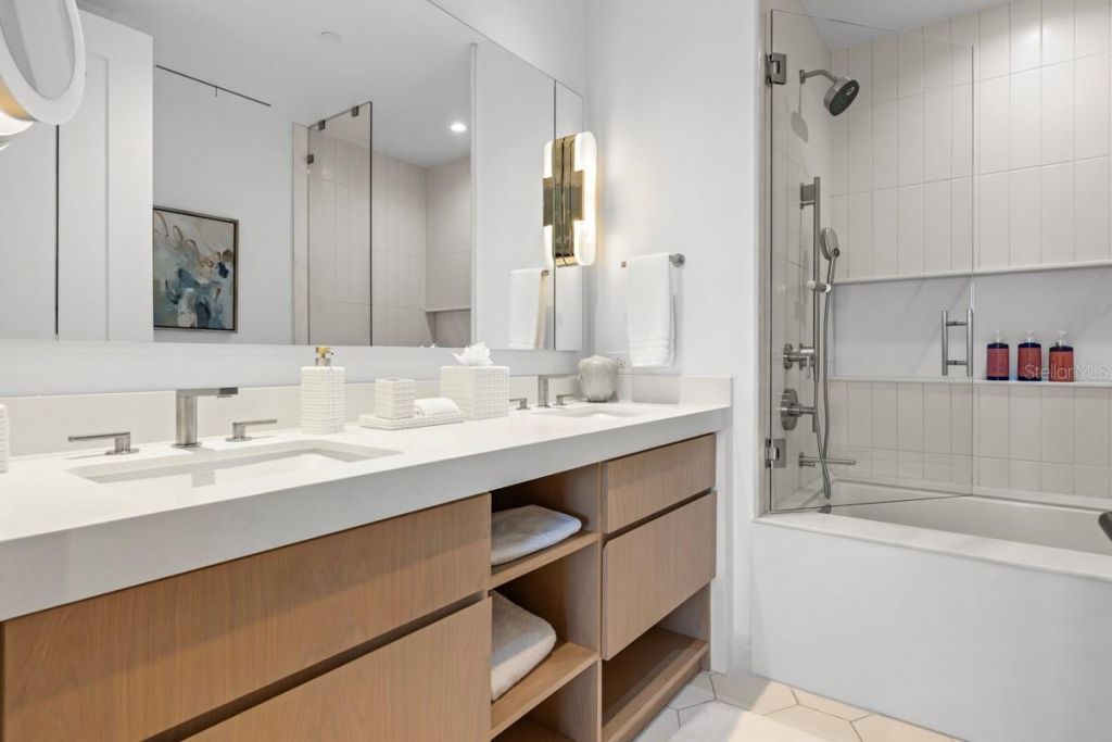10160 Autumn Mist Lane, Unit 402, Orlando, FL 32836 Photo