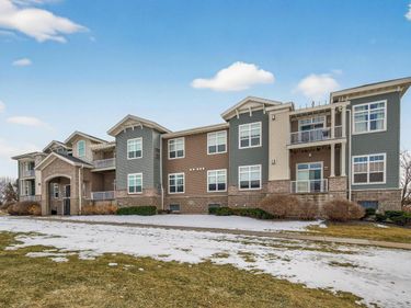 17393 72nd Avenue N, Unit 102, Maple Grove, MN 55311