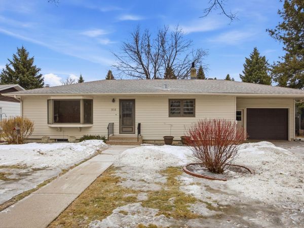 918 19th Avenue S, Fargo, ND 58103
