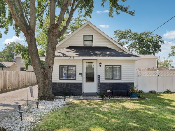 205 Shadydell Avenue , Mundelein, IL 60060