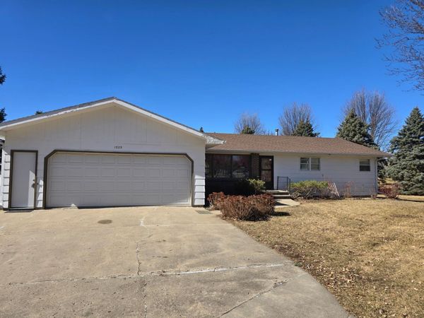 1025 W Fairview Drive, Luverne, MN 56156