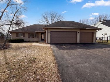 578 Prairie Circle E, Eagan, MN 55123