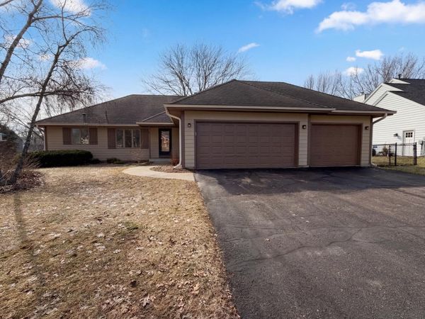 578 Prairie Circle E, Eagan, MN 55123