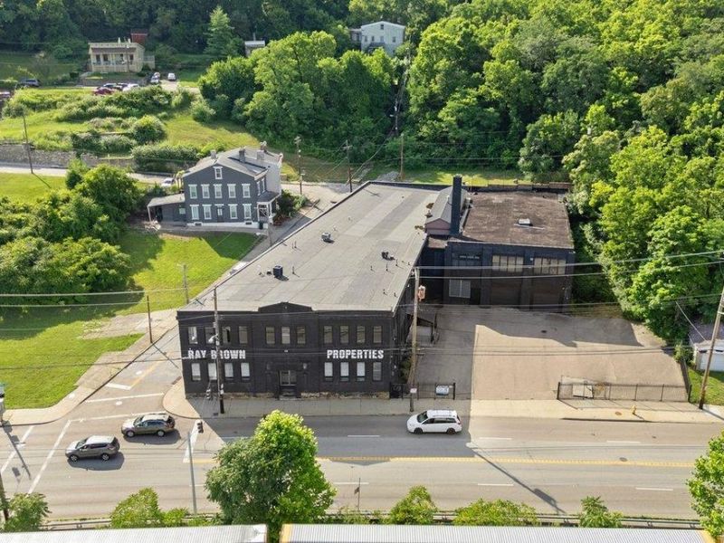 2488 River Rd, Cincinnati, OH 45204 Photo 1