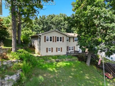 978 Ridge Court, Chelsea, MI 48118