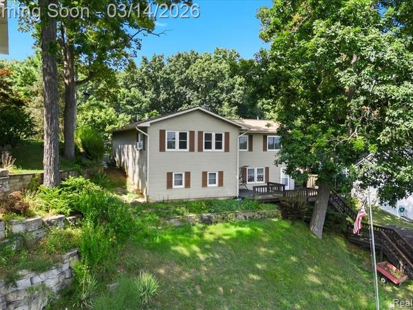 978 Ridge Court, Chelsea, MI 48118