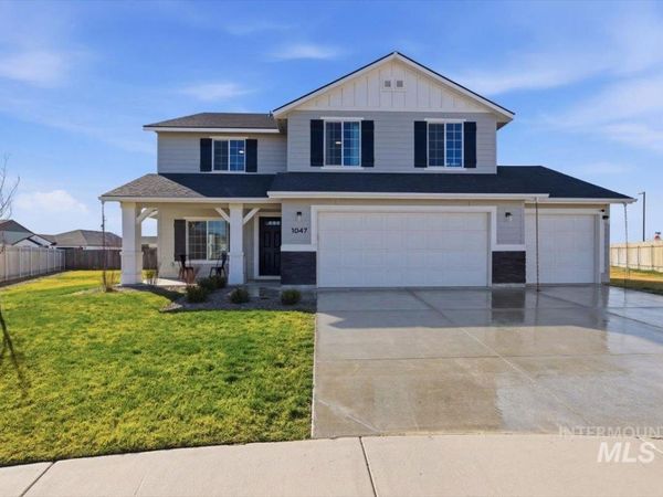 1047 SW Sparrow Pl, Mountain Home, ID 83647