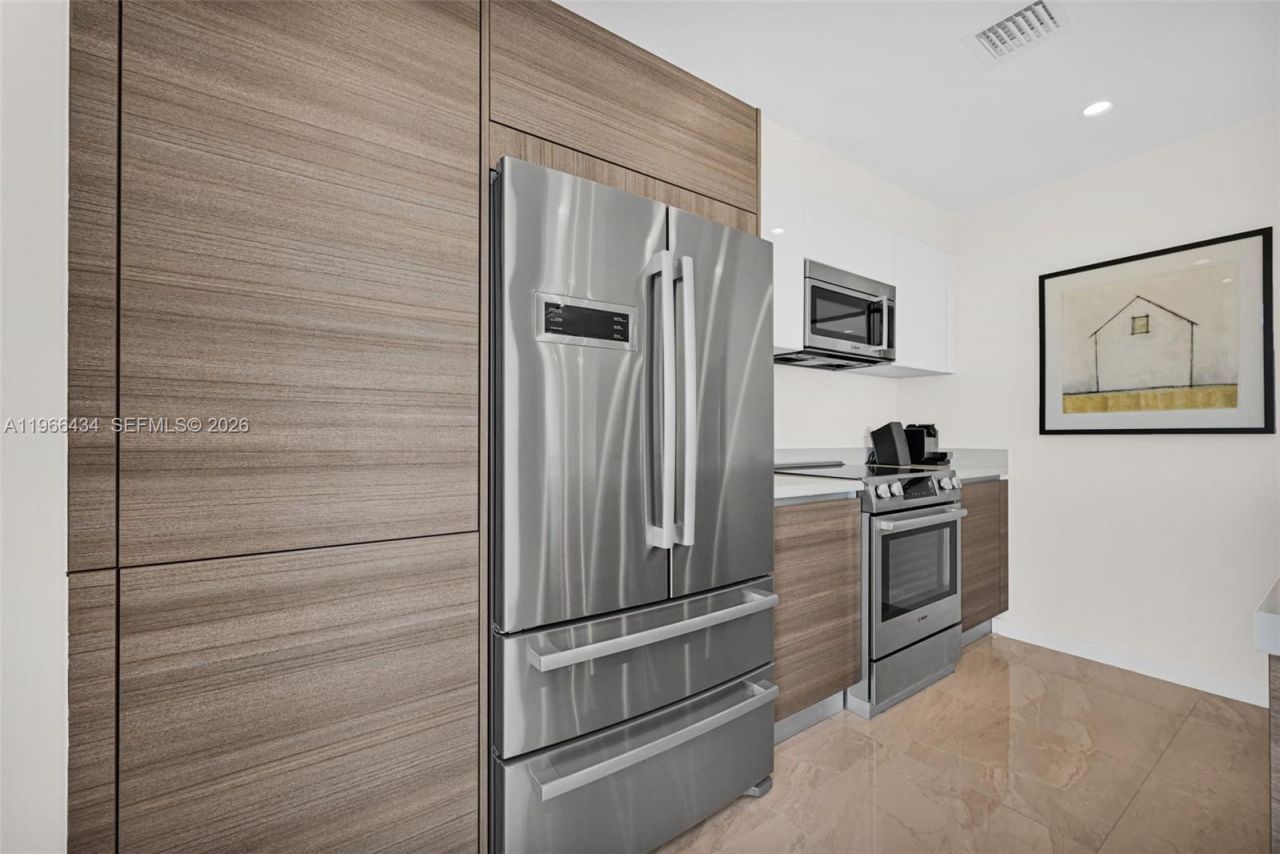 1900 SE 2nd St, Unit 301, Deerfield Beach, FL 33441 Photo