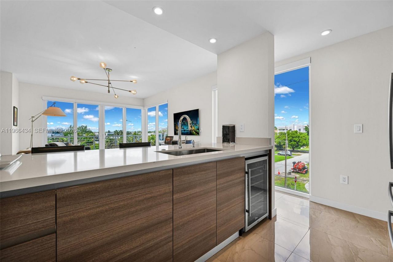 1900 SE 2nd St, Unit 301, Deerfield Beach, FL 33441 Photo