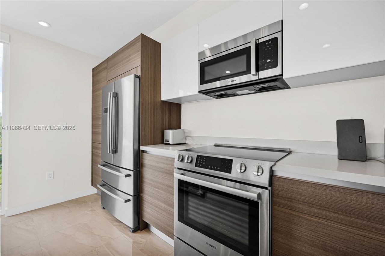 1900 SE 2nd St, Unit 301, Deerfield Beach, FL 33441 Photo