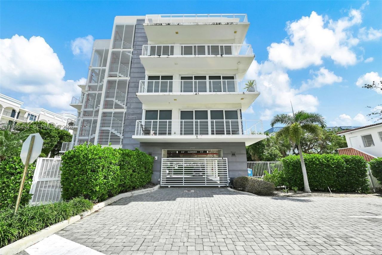 1900 SE 2nd St, Unit 301, Deerfield Beach, FL 33441 Photo