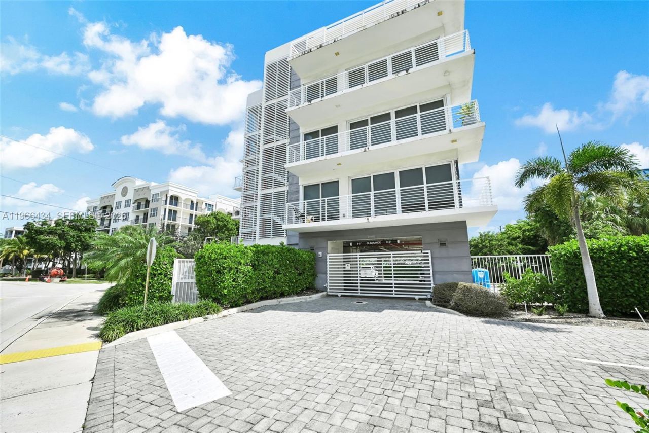 1900 SE 2nd St, Unit 301, Deerfield Beach, FL 33441 Photo