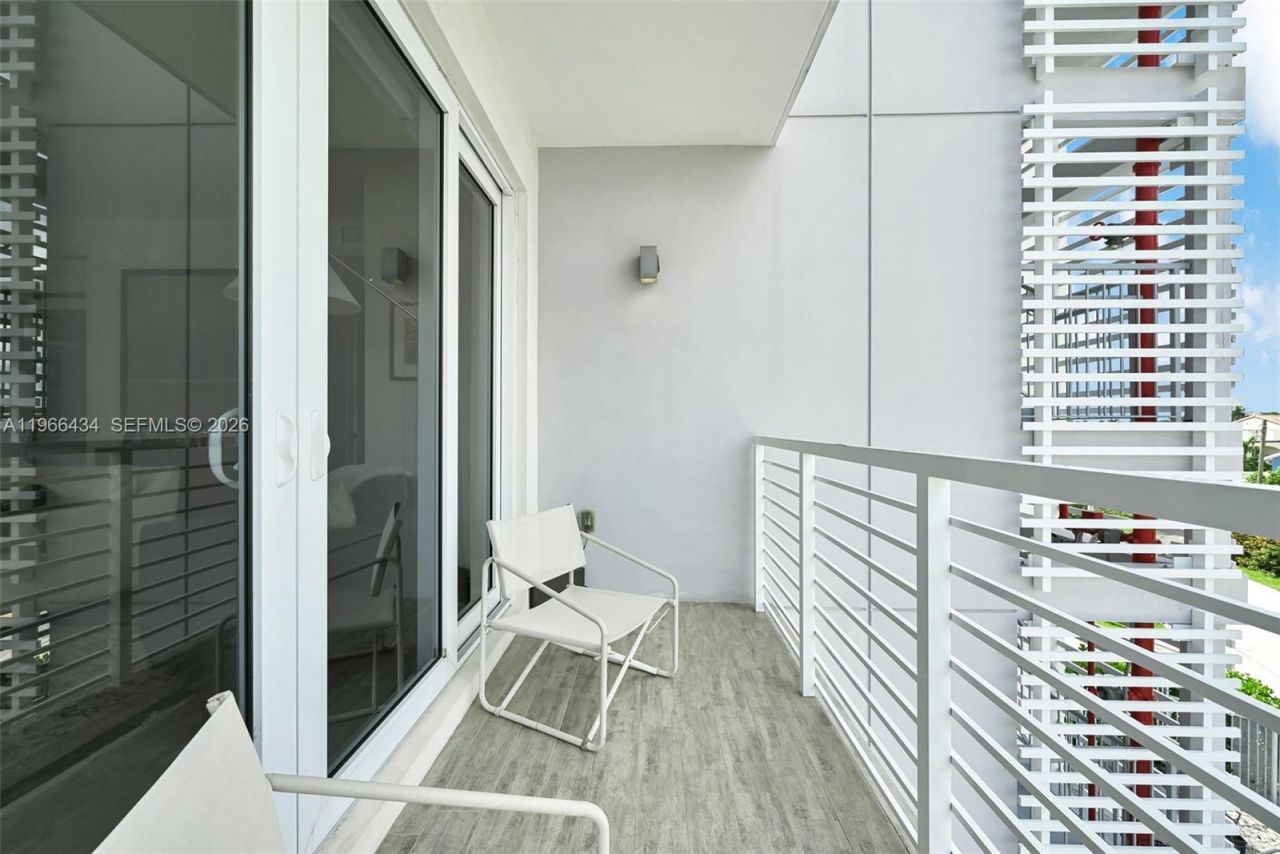 1900 SE 2nd St, Unit 301, Deerfield Beach, FL 33441 Photo