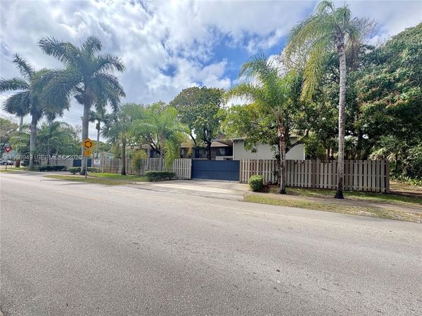 1111 SW 4th St, Fort Lauderdale, FL 33312