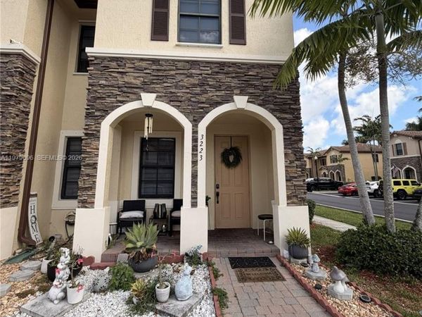3223 SE 6th St, Homestead, FL 33033