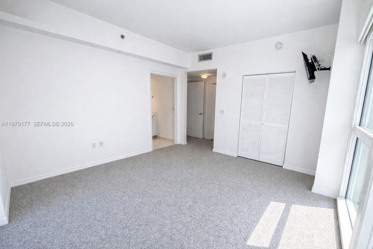 950 Brickell Bay Dr, Unit 301, Miami, FL 33131 Photo