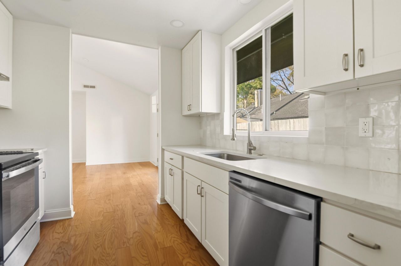 1127 Snap Dragon Court Photo 11