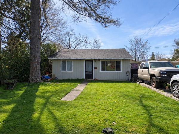 1035 SW I Street, Grants Pass, OR 97526