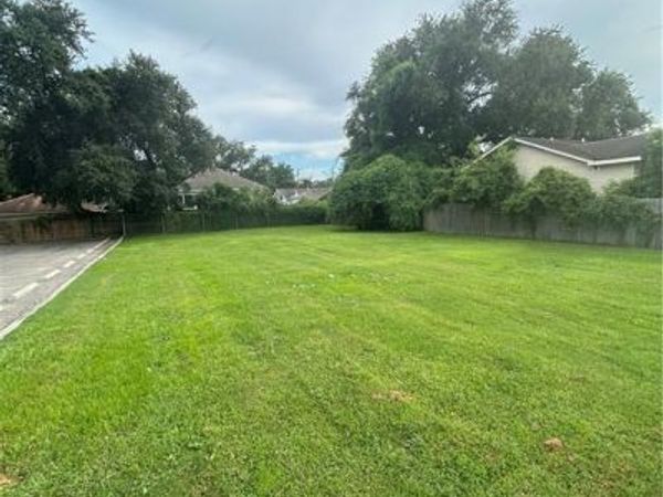 1516 SEVILLE Drive , New Orleans, LA 70122