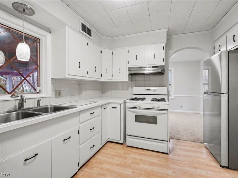 312 Montrose Avenue NW, Canton, OH 44708 Photo 2