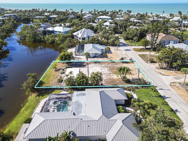 1016 Fish Crow Rd, Sanibel, FL 33957