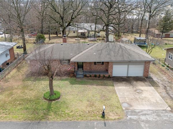 18 E 15th Road, Grove, OK 74344