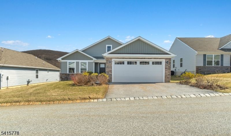 8 Lam Dr, Hardyston, NJ 07419 Main Photo