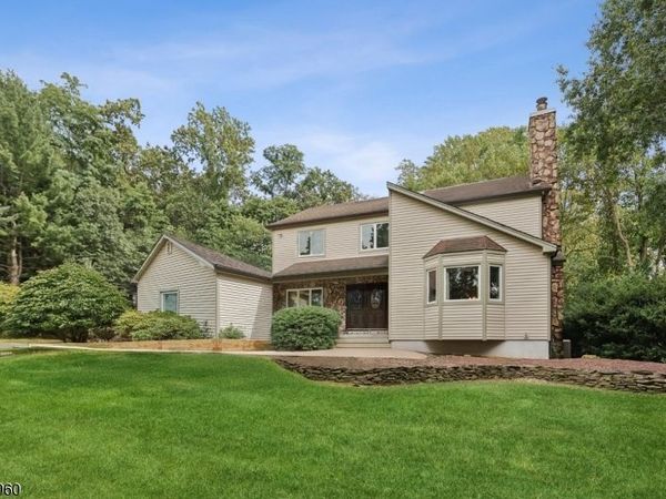 7 Canyon Woods Ct, Holmdel, NJ 07733