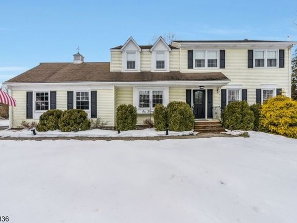 124 Howell Dr, Branchburg, NJ 08876