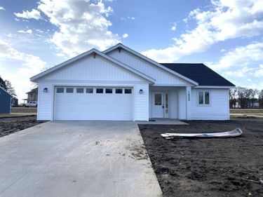 1800 Roberts Drive, Saint Charles, MN 55972