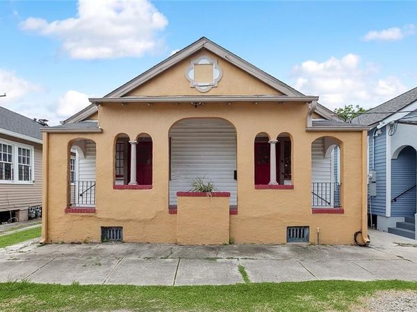 7408 PANOLA Street , New Orleans, LA 70118