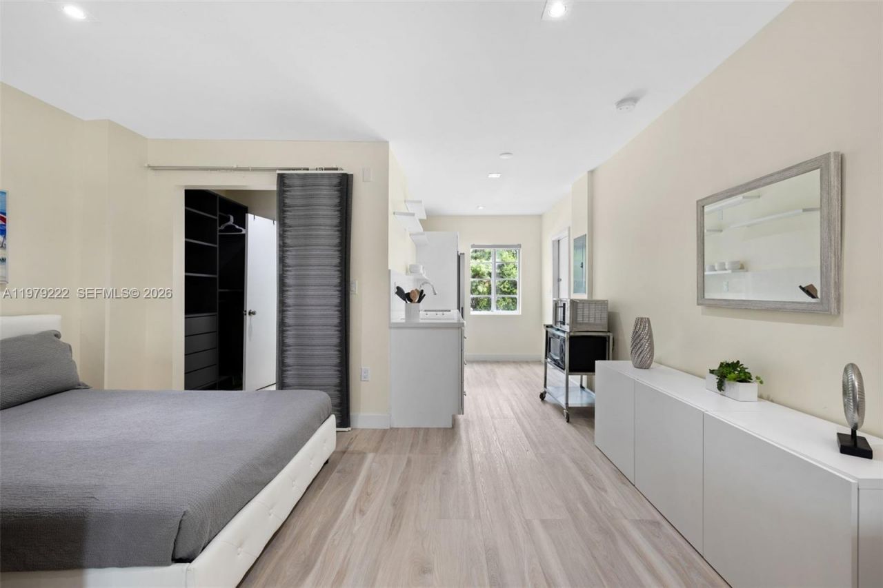 1241 14th St , Unit 4, Miami Beach, FL 33139 Photo