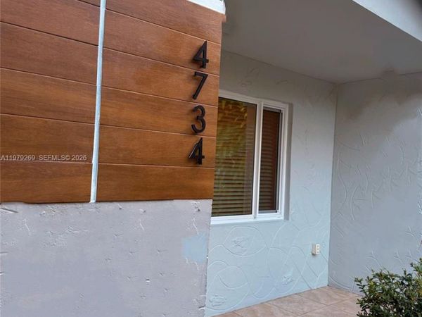 4734 SW 4th St , Miami, FL 33134