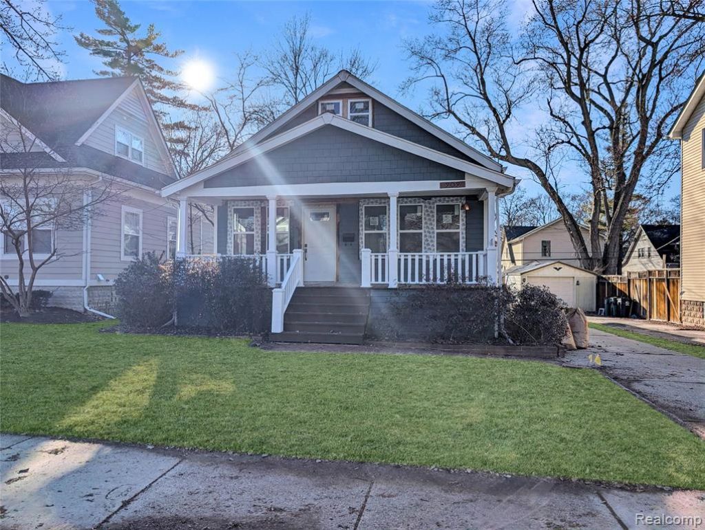 909 Hilldale Drive, Royal Oak, MI 48067 Main Photo