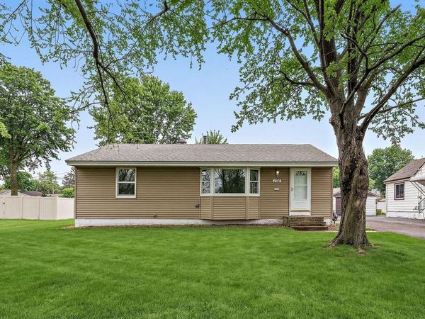 136 Panorama Avenue , Fridley, MN 55421