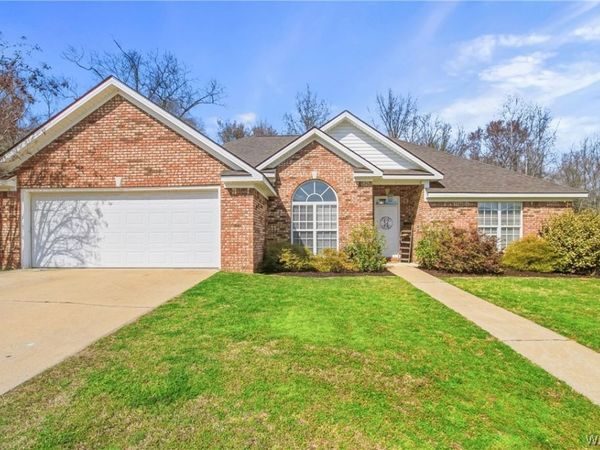 1910 Collier Way , Tuscaloosa, AL 35405