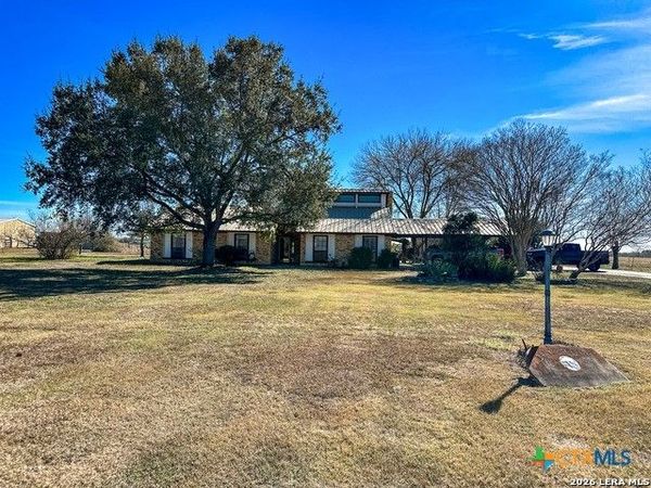 4911 Youngsford Road , Marion, TX 78124